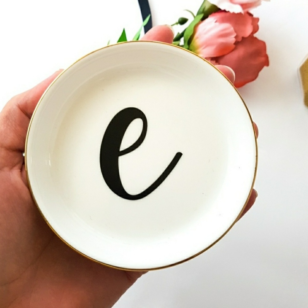 “E” Initial Ceramic Ring Dish
New.